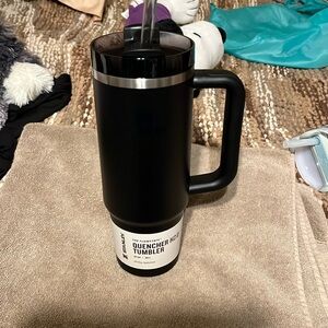 Stanley Quencher H2.0 tumbler 30oz black in color clear black lid and straw